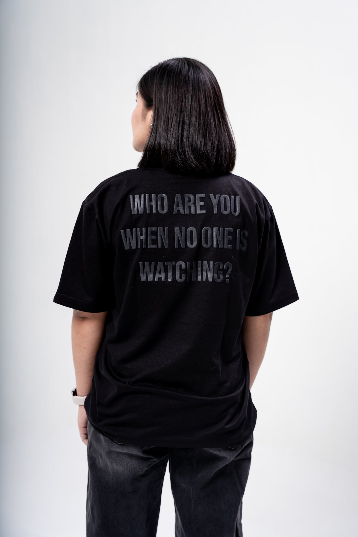 EMBOSSED PRINT TEE - BLACK