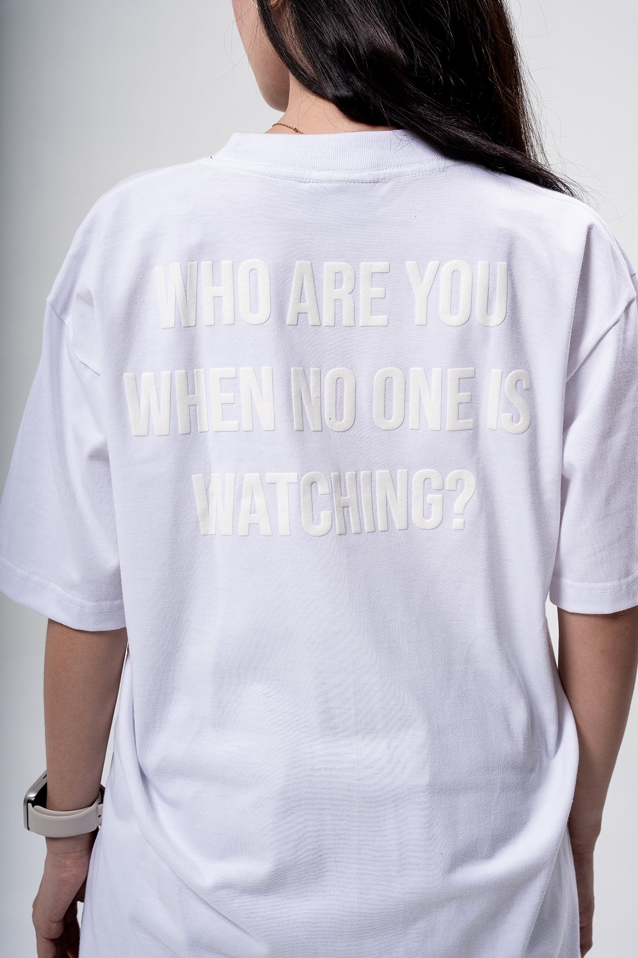 EMBOSSED PRINT TEE - WHITE