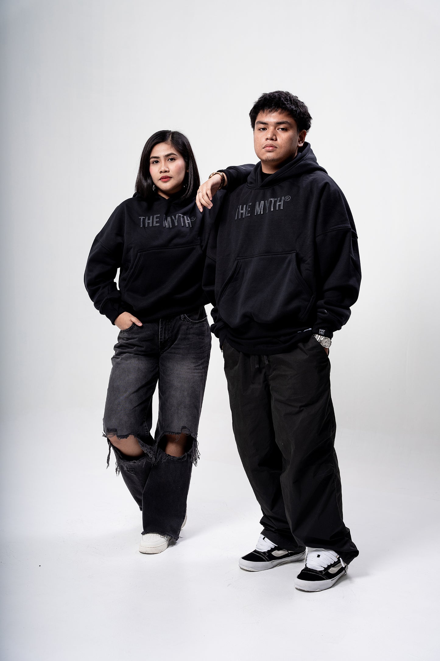 BOXY CROPPED EMBOSSED PRINT HOODIE - BLACK