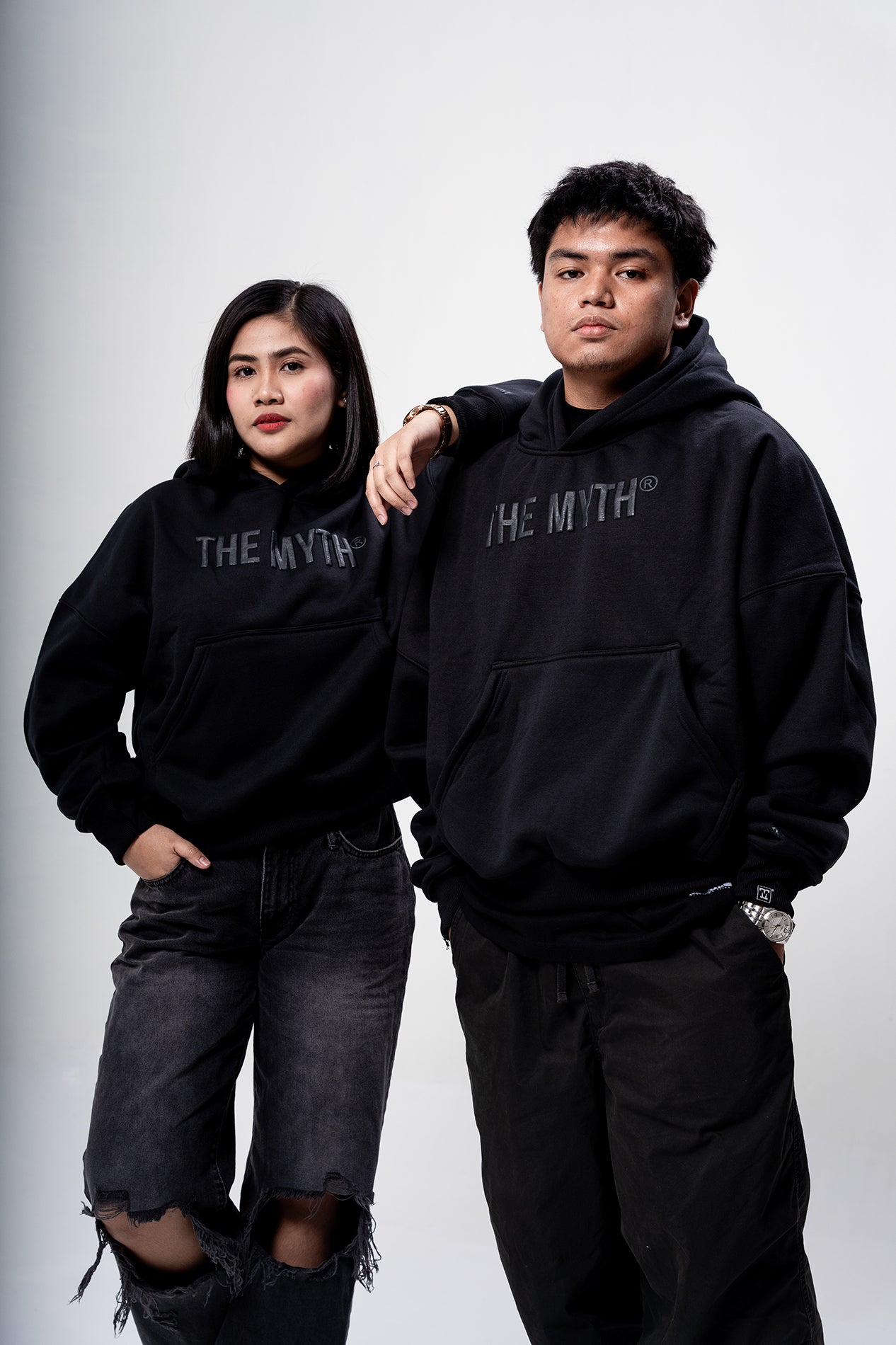 BOXY CROPPED EMBOSSED PRINT HOODIE - BLACK