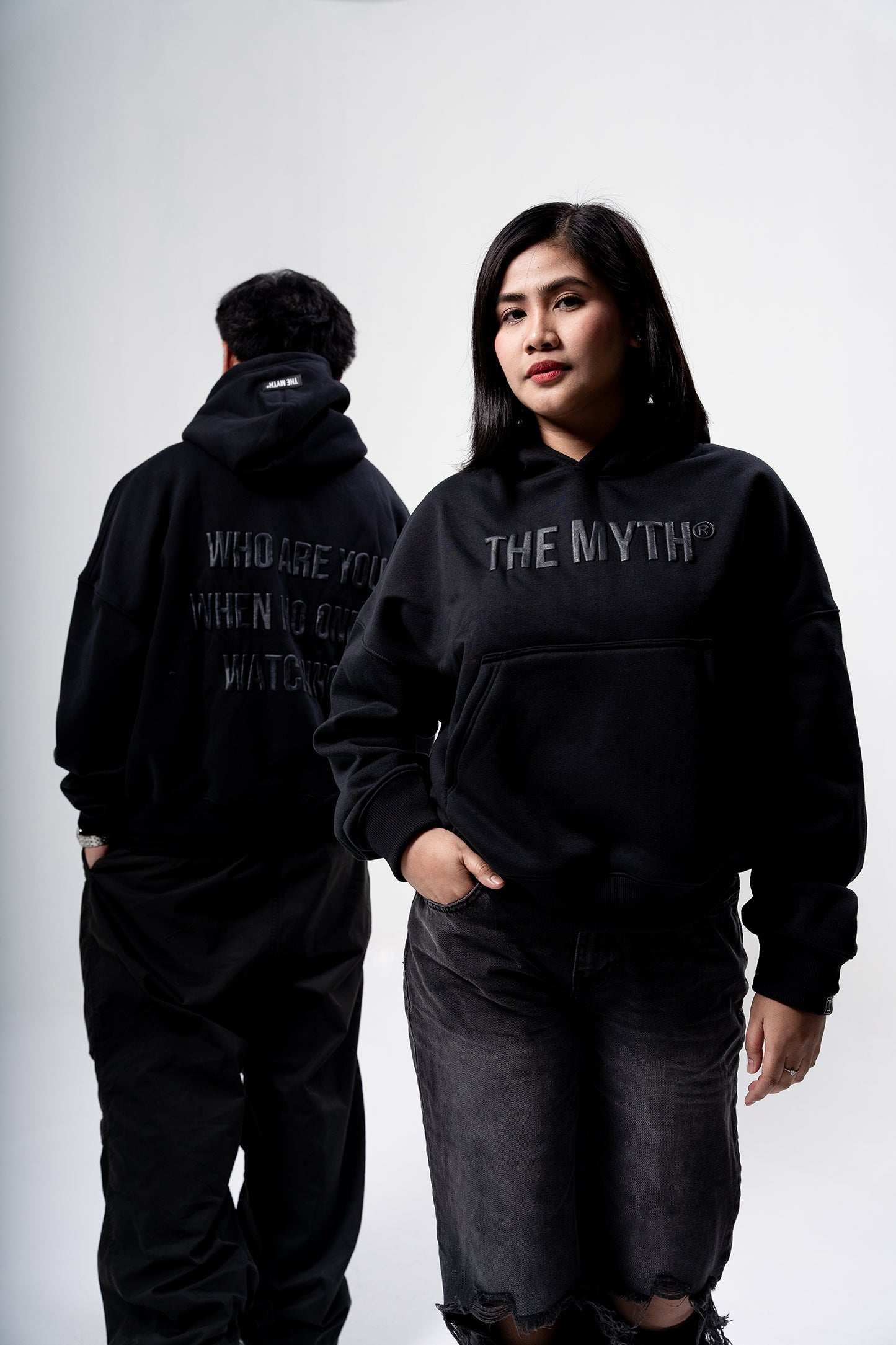 BOXY CROPPED EMBOSSED PRINT HOODIE - BLACK
