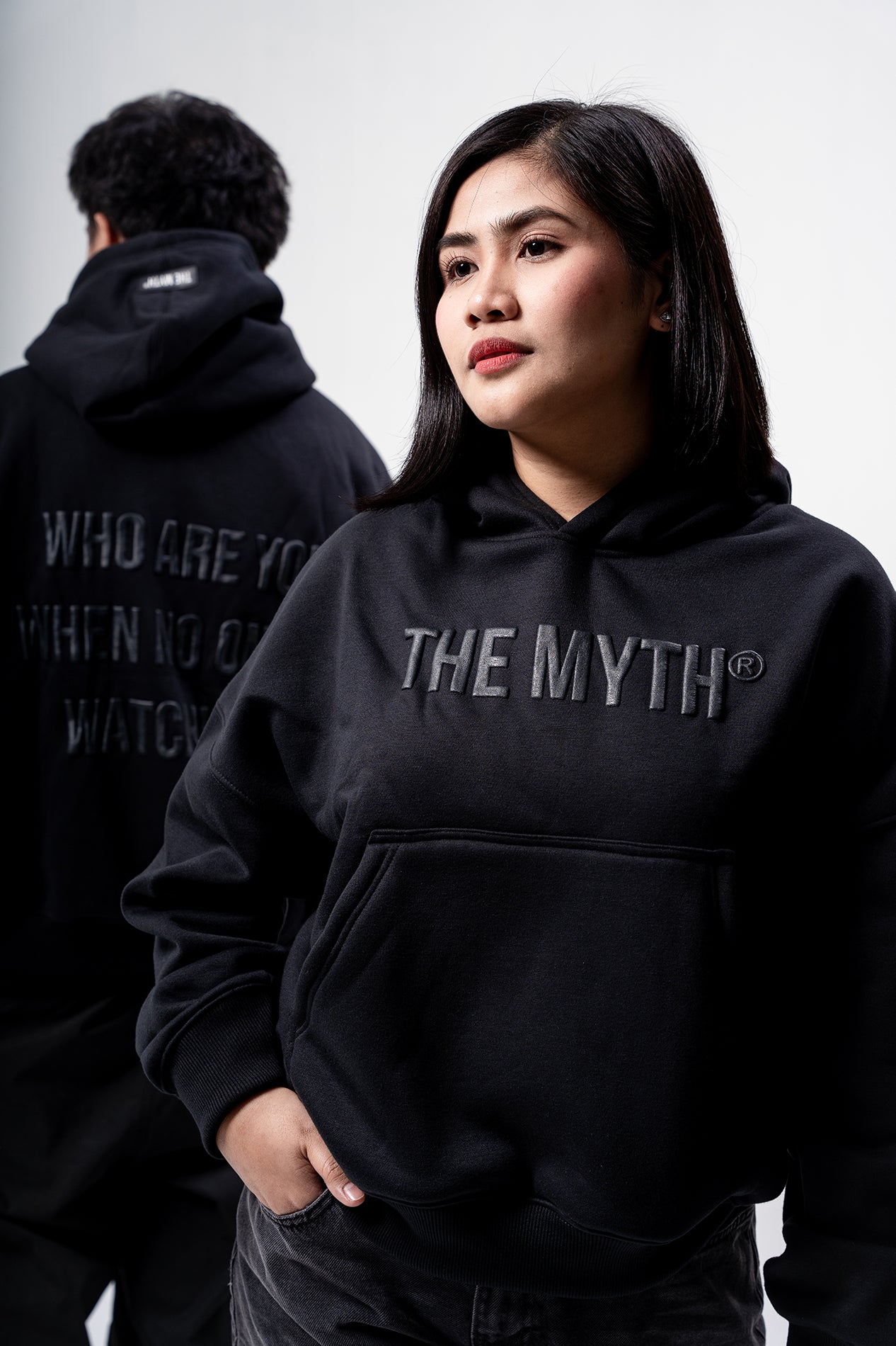 BOXY CROPPED EMBOSSED PRINT HOODIE - BLACK