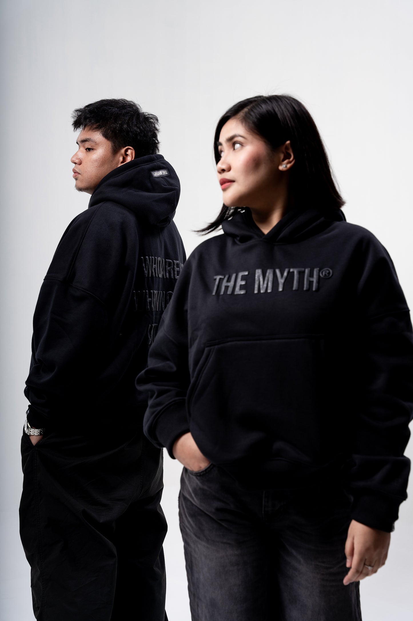 BOXY CROPPED EMBOSSED PRINT HOODIE - BLACK