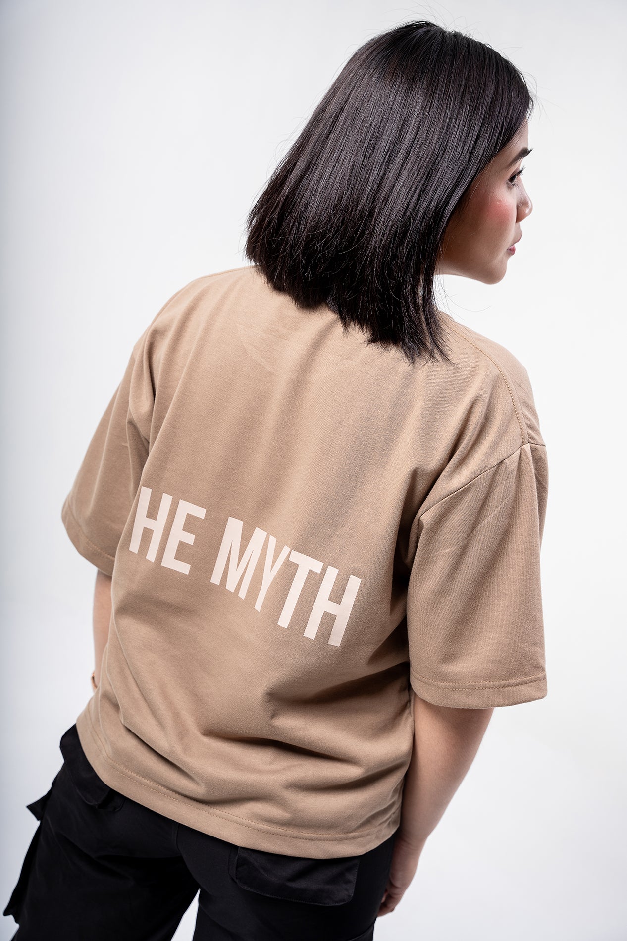 OG LOGO BOXY FIT CROPPED TEE - MOCHA