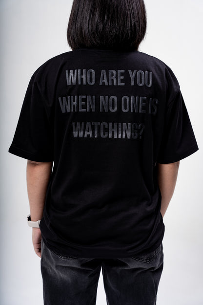 EMBOSSED PRINT TEE - BLACK